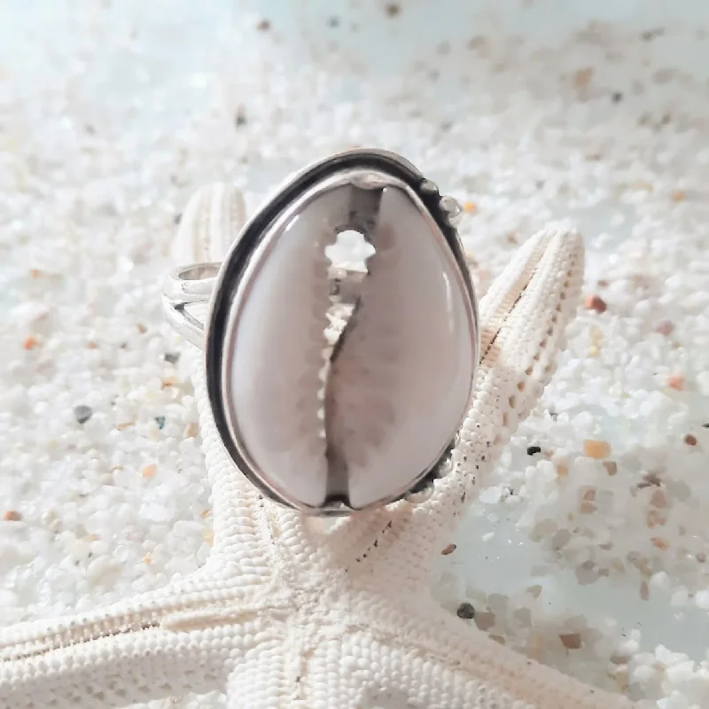 COWRIE SHELL- 925 BOHO BEACH SHELL RING