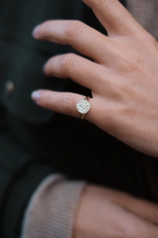 Lunar 9K Gold Ring w. Zirconia