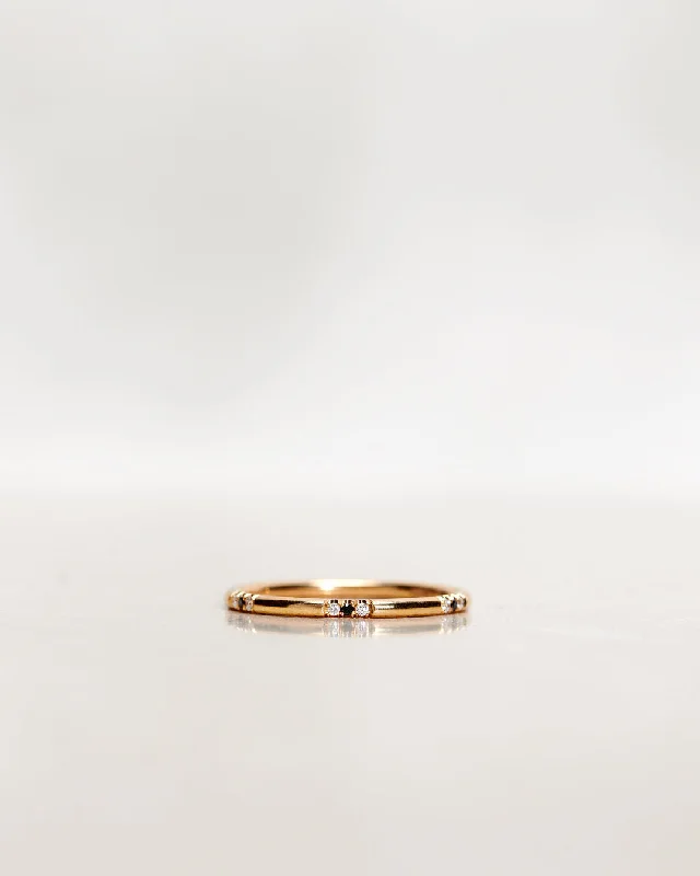 Three Dots Spread Around 18K Gold, Whitegold or Rosegold Ring w. Diamonds