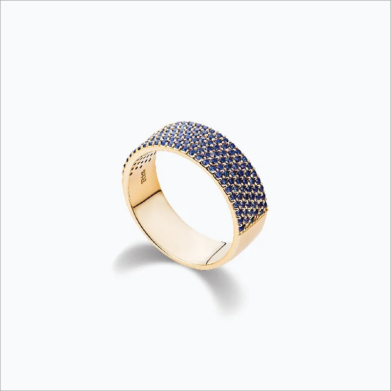 Cigar Band 18K Gold Ring w. Blue Sapphire