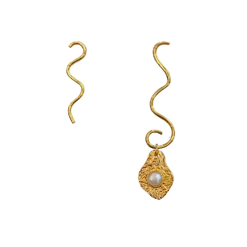 FLOW Gold Plated Earrings w. Pearls